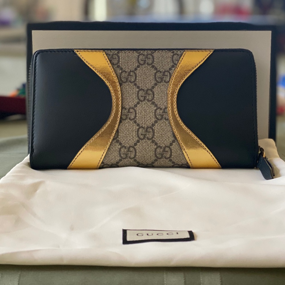 New in box Gucci Osiride GG Supreme Wallet